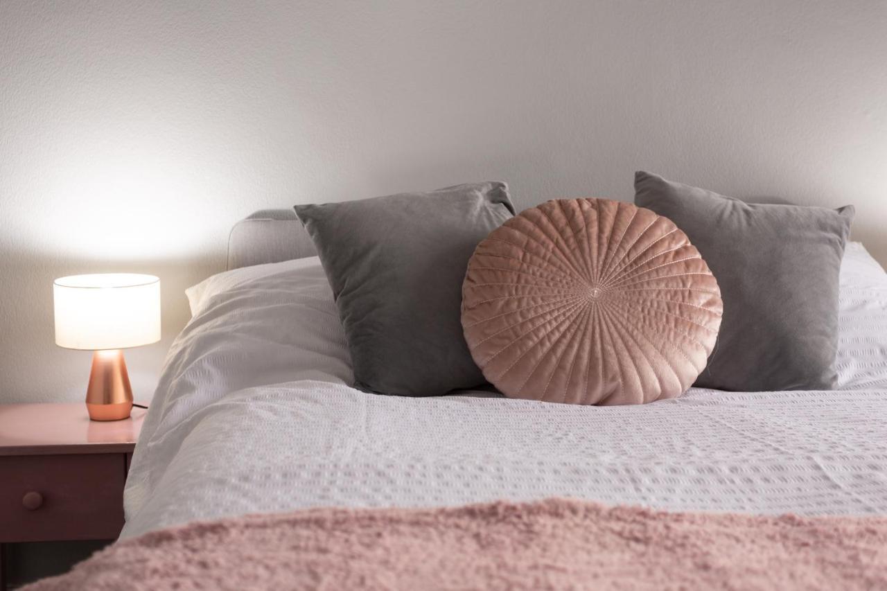 Lovely City Town House With Free Parking Sleeps 2 To 6 Guests York Luaran gambar