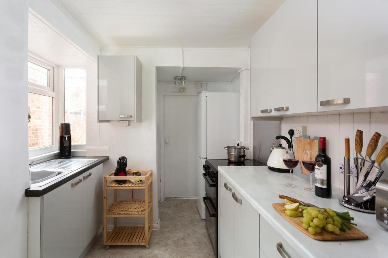 Lovely City Town House With Free Parking Sleeps 2 To 6 Guests York Luaran gambar