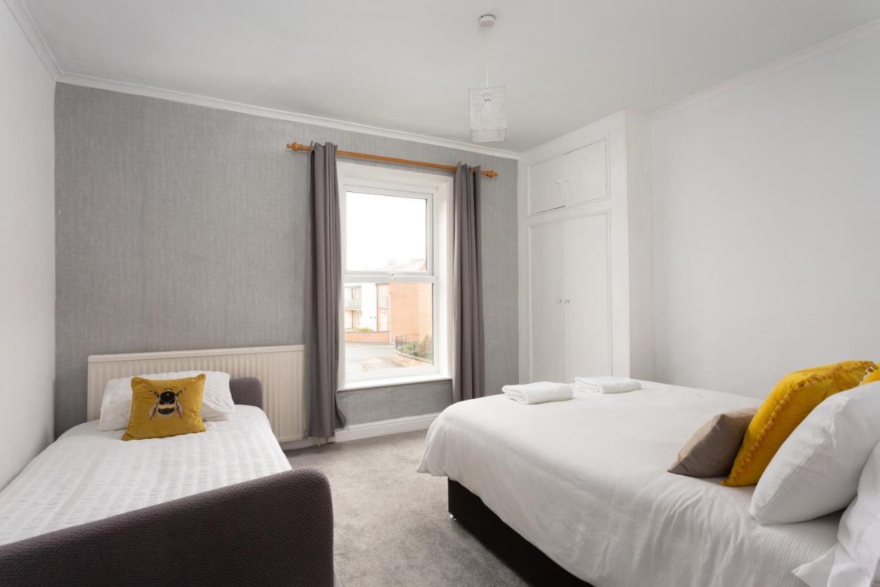Lovely City Town House With Free Parking Sleeps 2 To 6 Guests York Luaran gambar