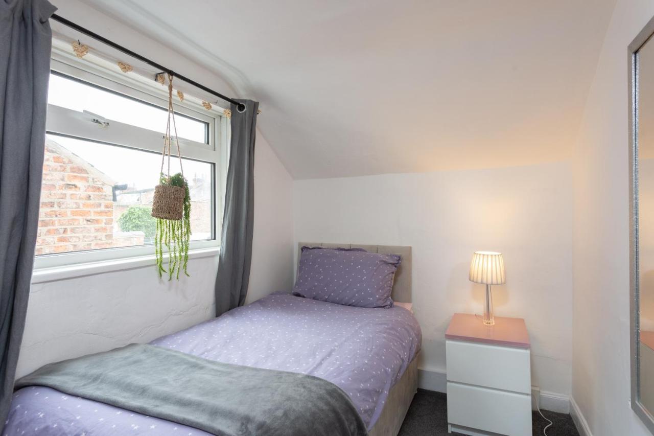 Lovely City Town House With Free Parking Sleeps 2 To 6 Guests York Luaran gambar