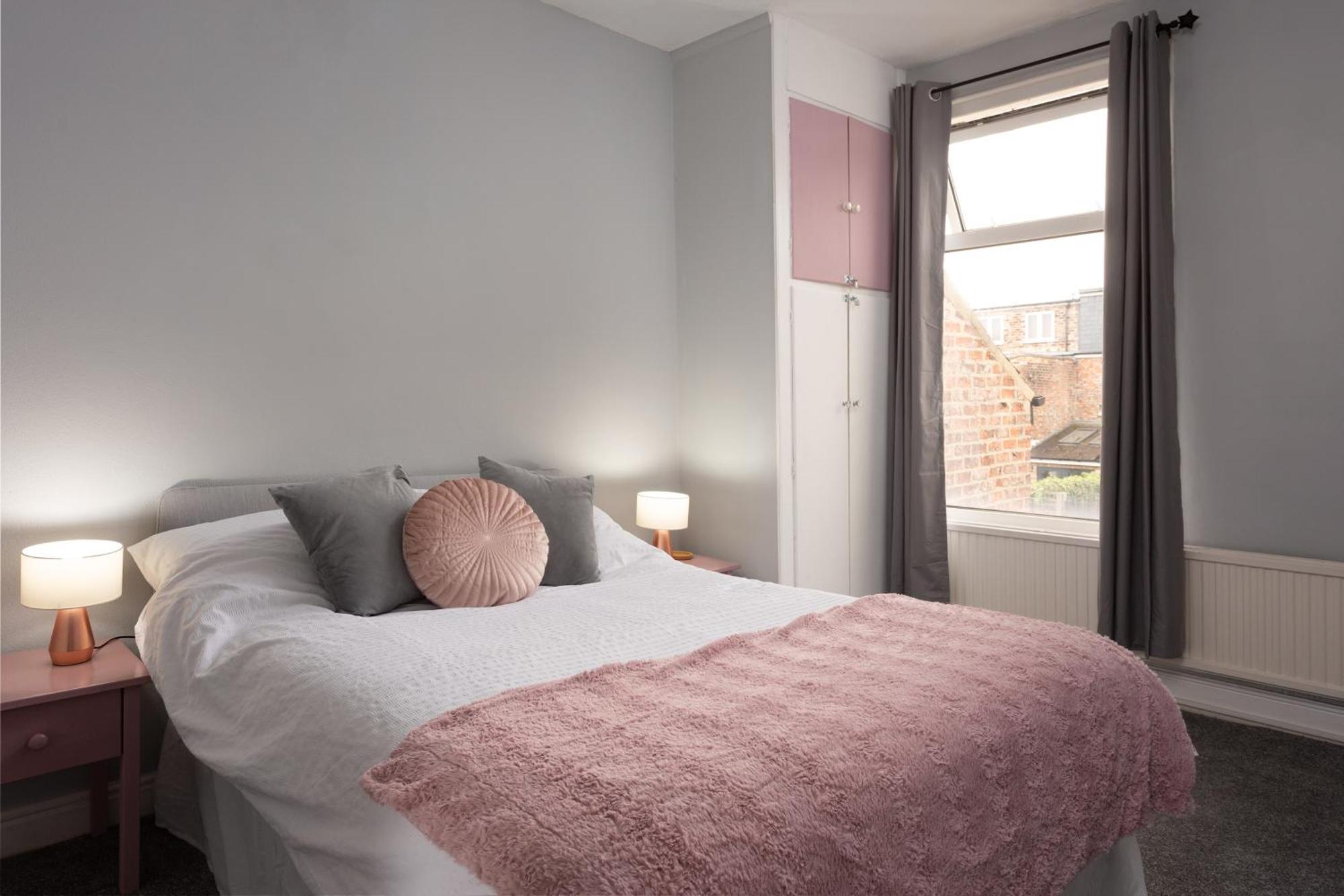 Lovely City Town House With Free Parking Sleeps 2 To 6 Guests York Luaran gambar